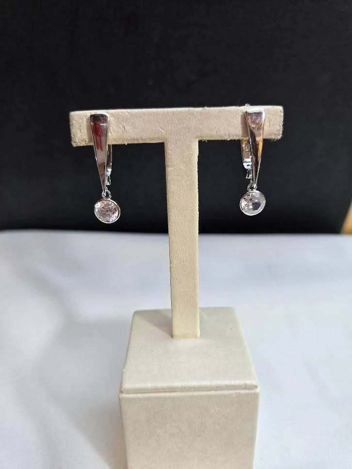 Sallantılı Tek Taş Küpe