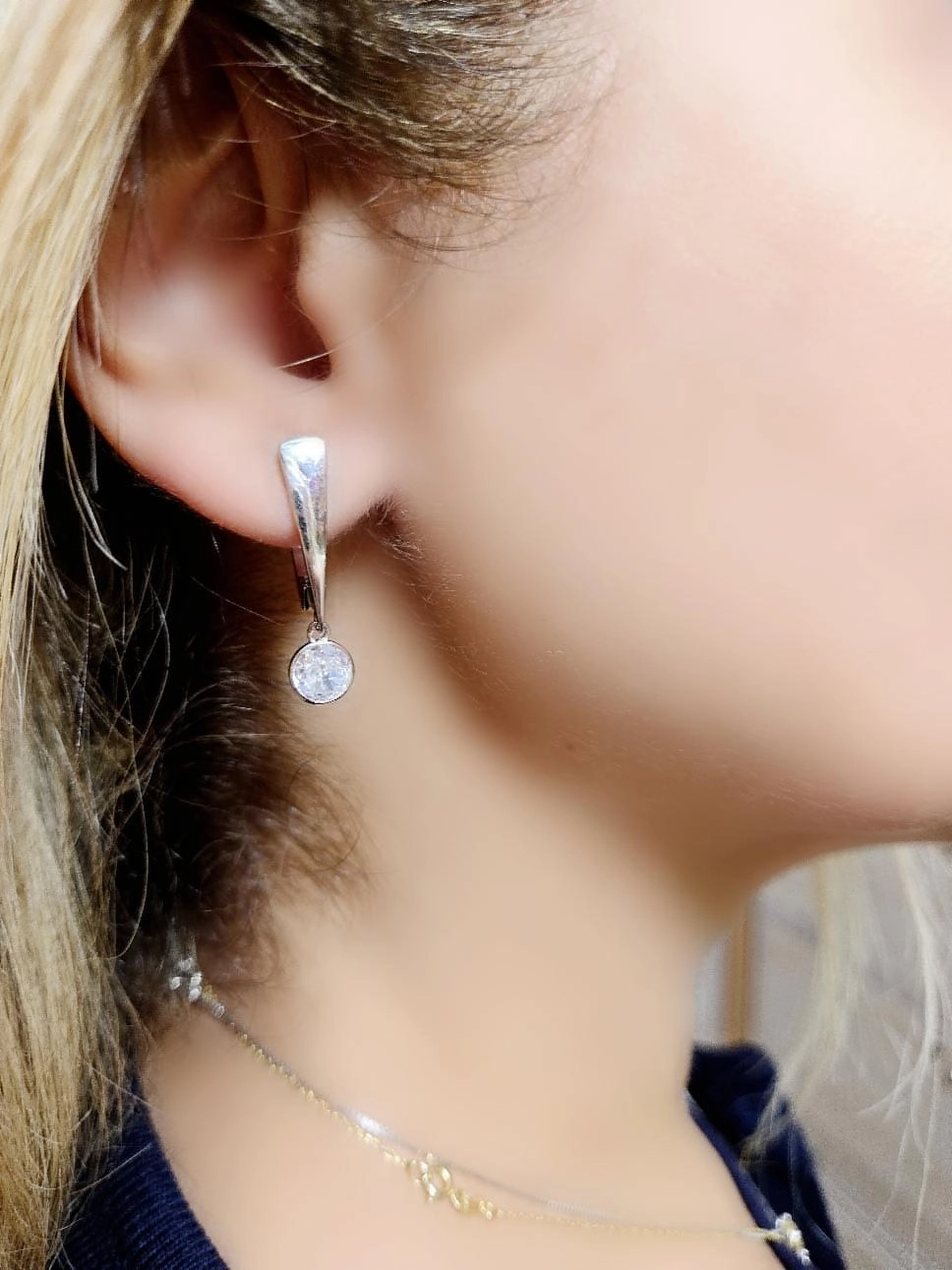 Sallantılı Tek Taş Küpe