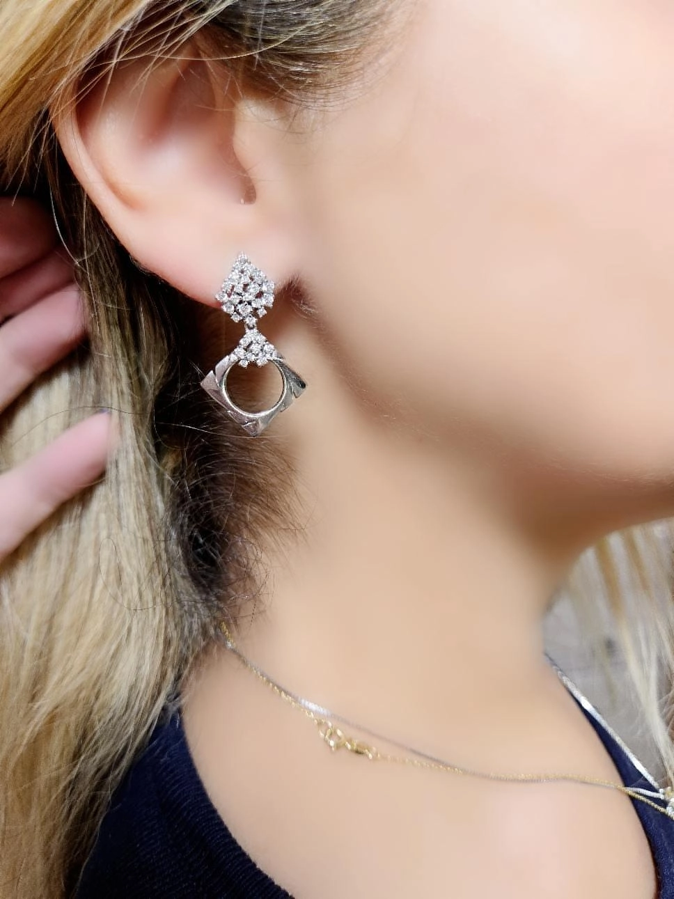 Taşlı Tasarım Küpe