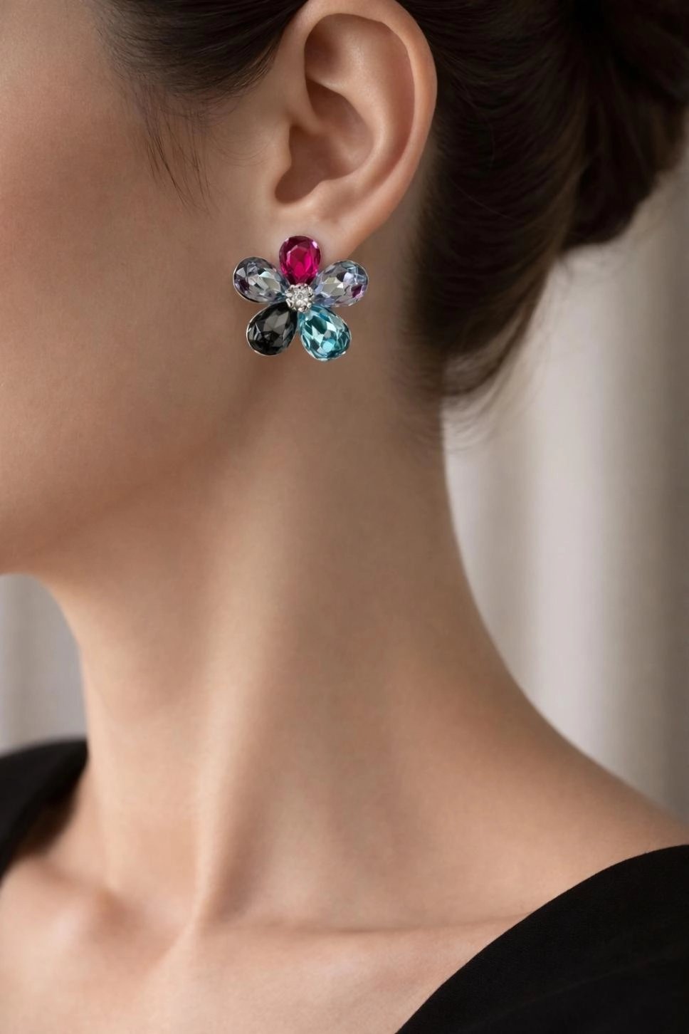 Renkli Taşlı Çiçek Desenli Küpe