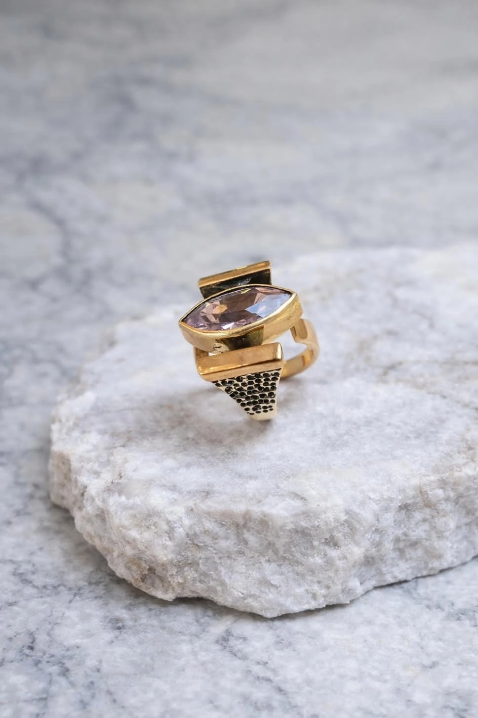 Pembe Kuvars Taşlı Yüzük