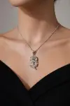 Gül Kolye