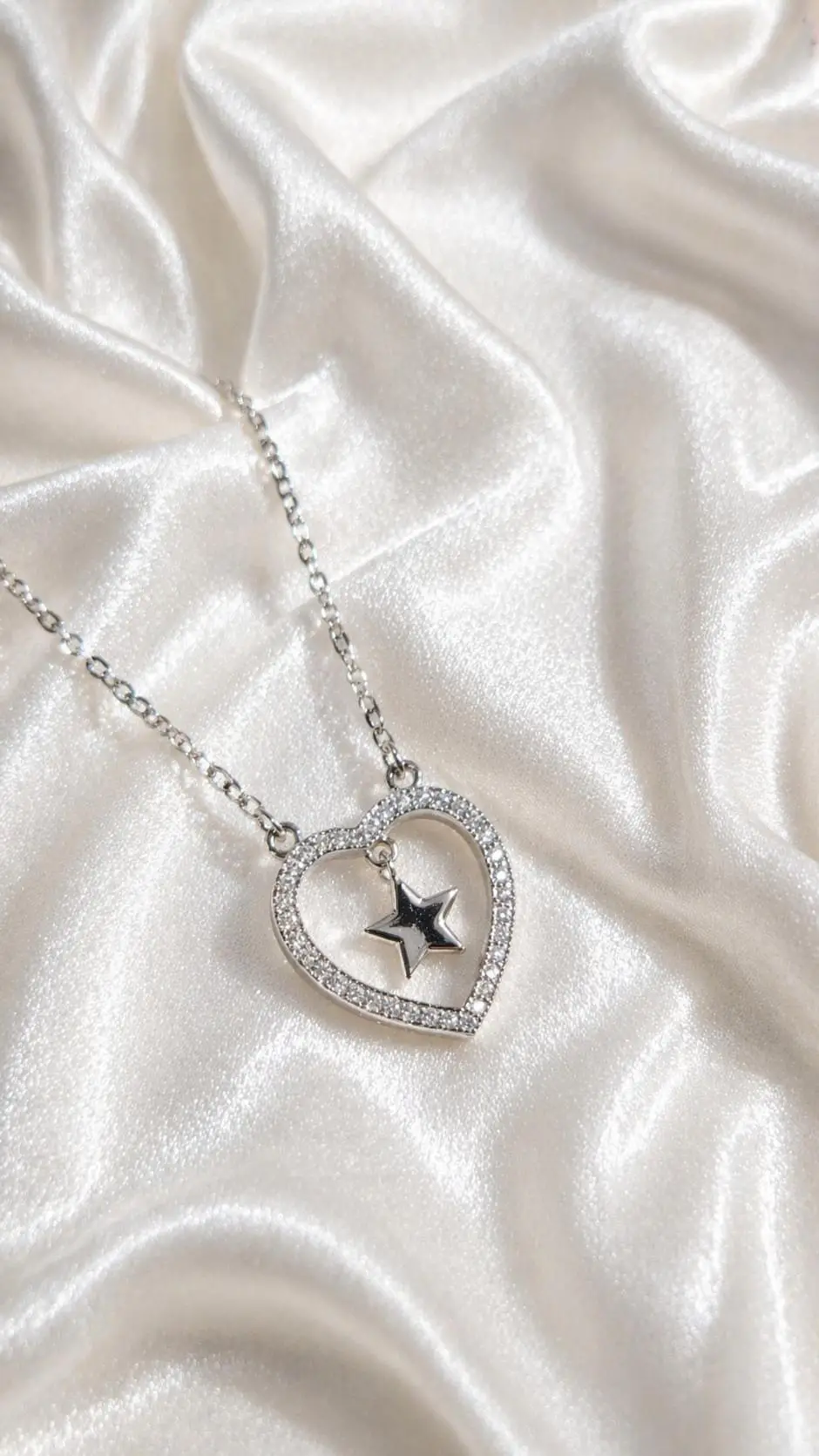 Taşlı Kalpli Sallantılı Yıldız Kolye 